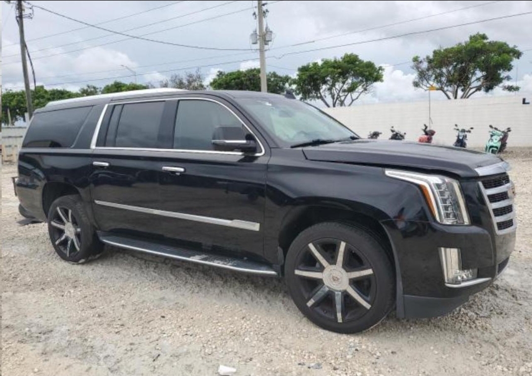 19/20 Cadillac Escalade — photo 2