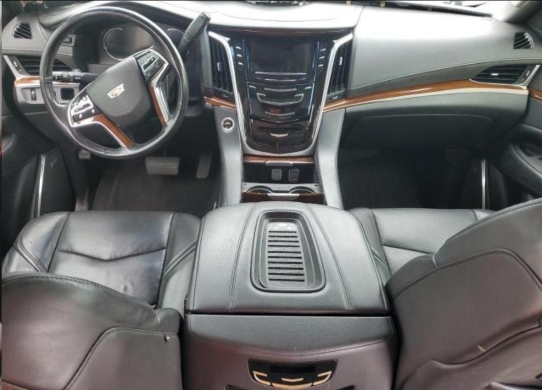 19/20 Cadillac Escalade — photo 9