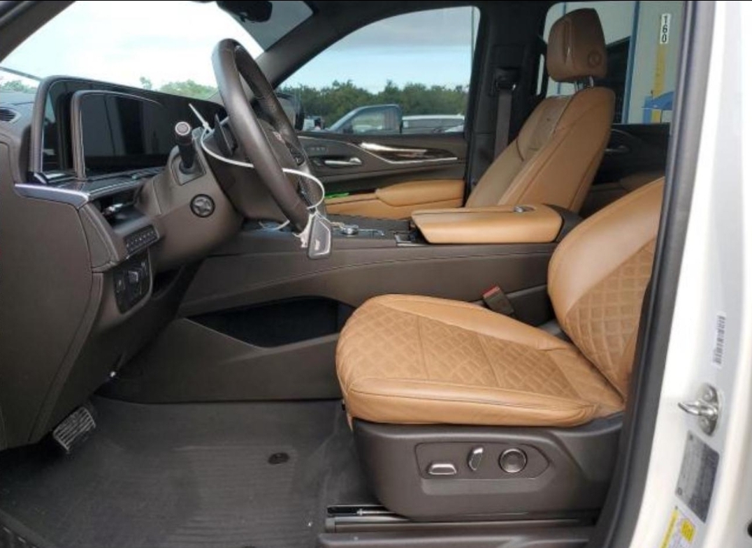 2021  Cadillac Escalade — photo 7