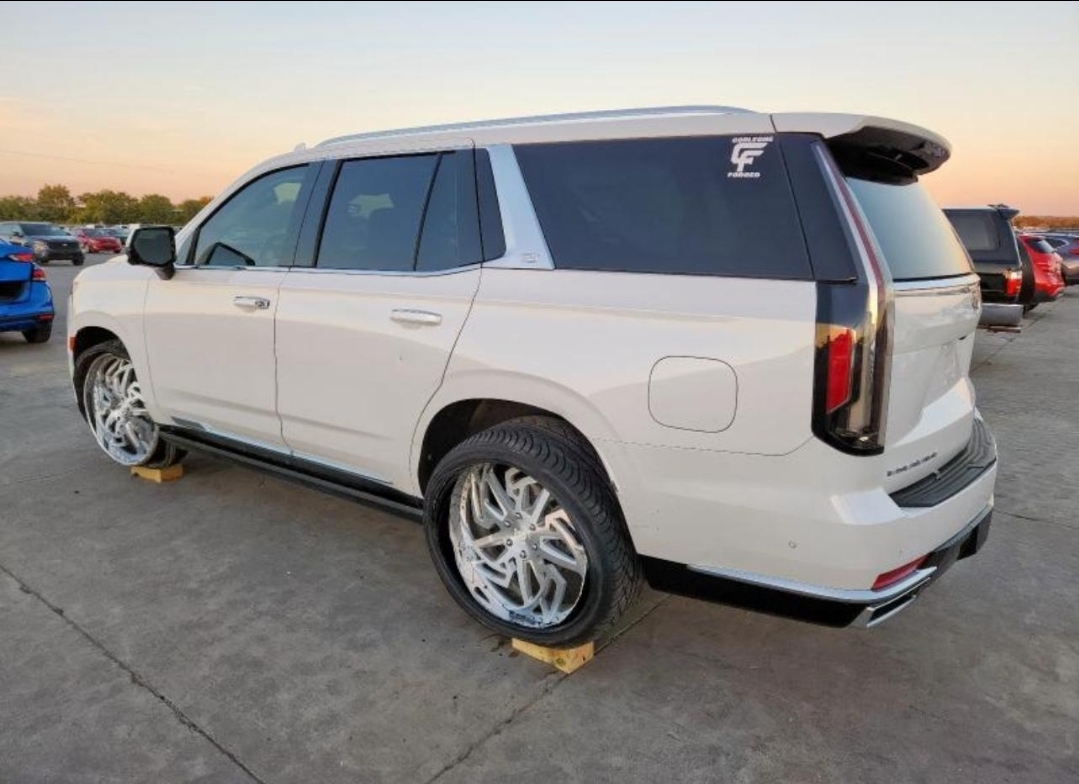 2021  Cadillac Escalade — photo 3