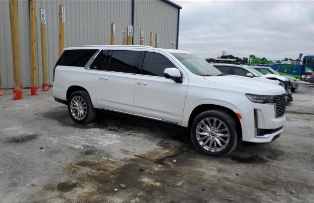 2021  Cadillac Escalade — photo 2