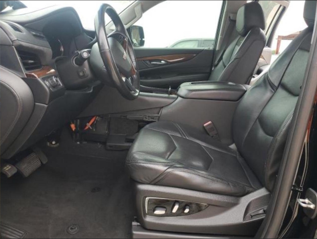 19/20 Cadillac Escalade — photo 8