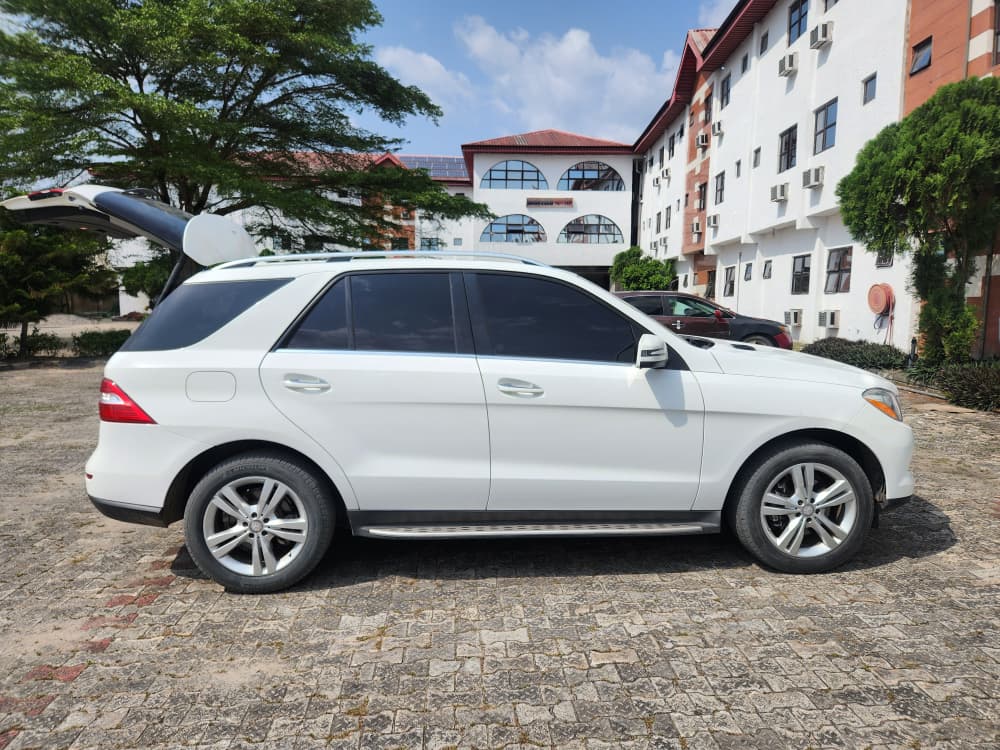 2015 ML350 Premium, very clean and neat — photo 11