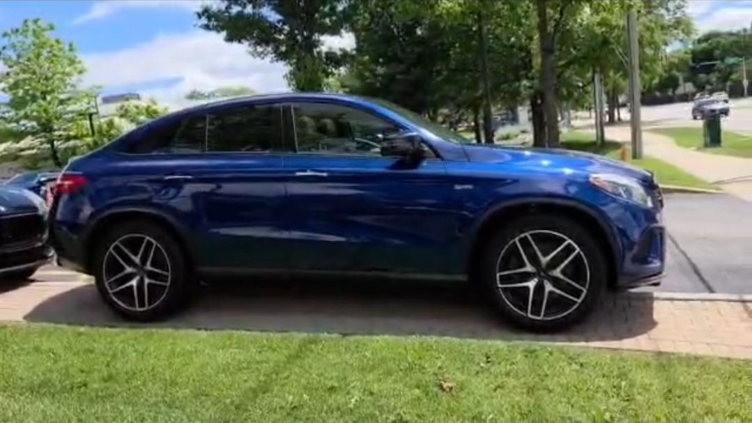 2017 Mercedes-Benz AMG GLE 43 — photo 8