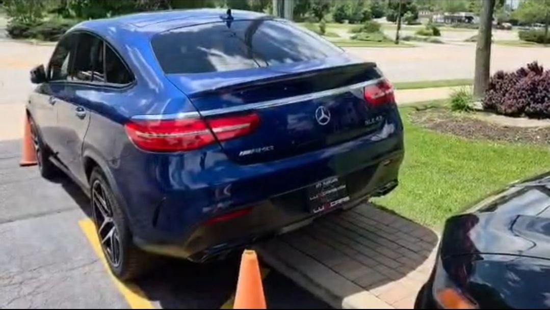 2017 Mercedes-Benz AMG GLE 43 — photo 4
