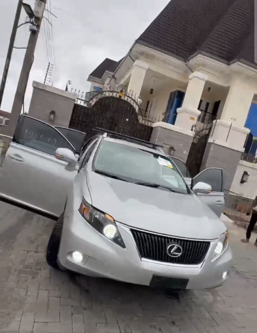 2011 Lexus RX350 — photo 3