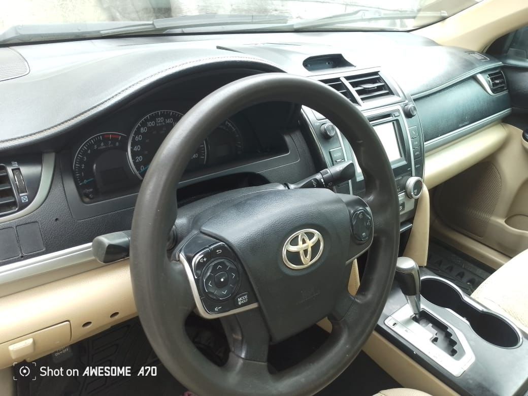 2014 Toyota Camry — photo 4