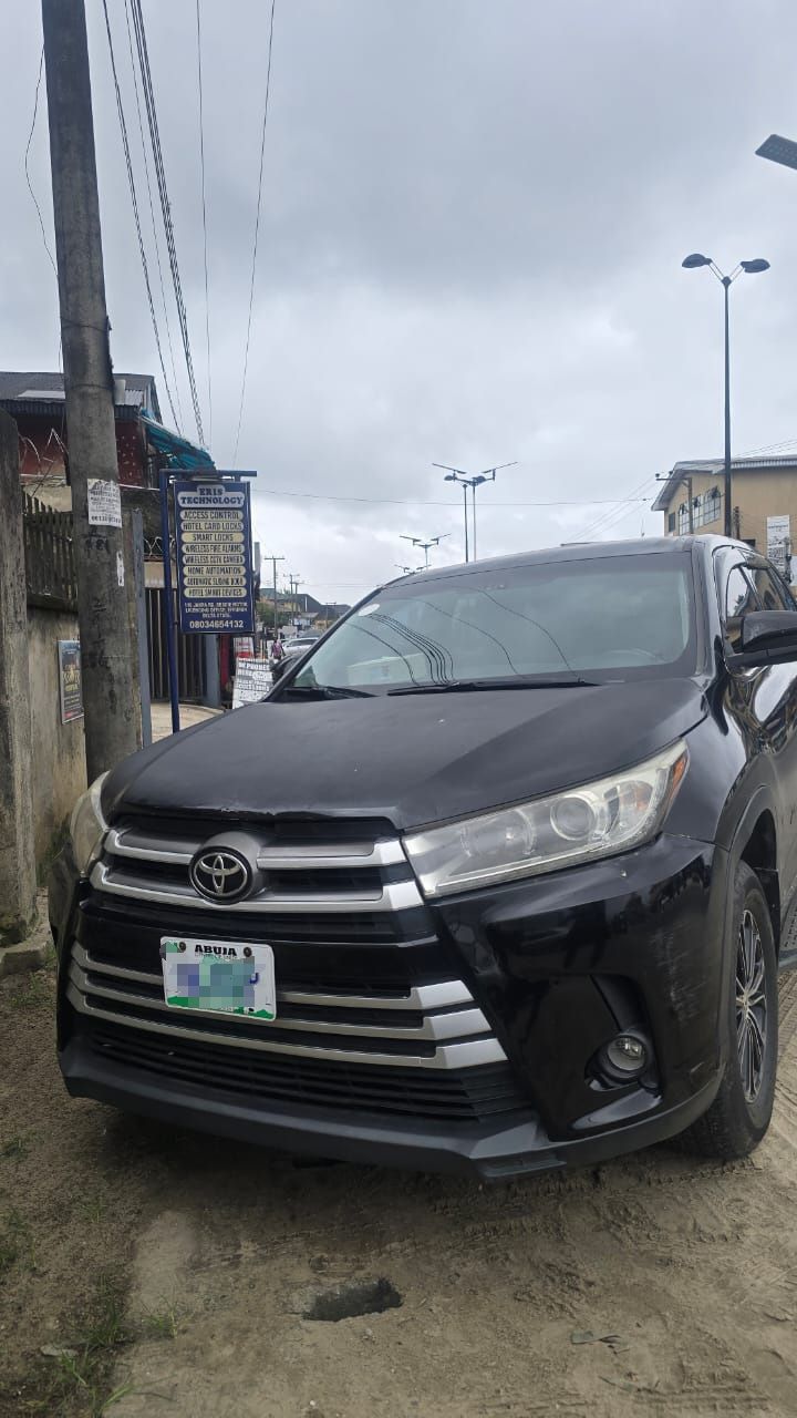 2017 Toyota Highlander — photo 1