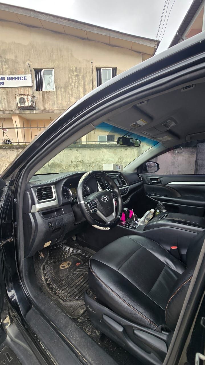 2017 Toyota Highlander — photo 2