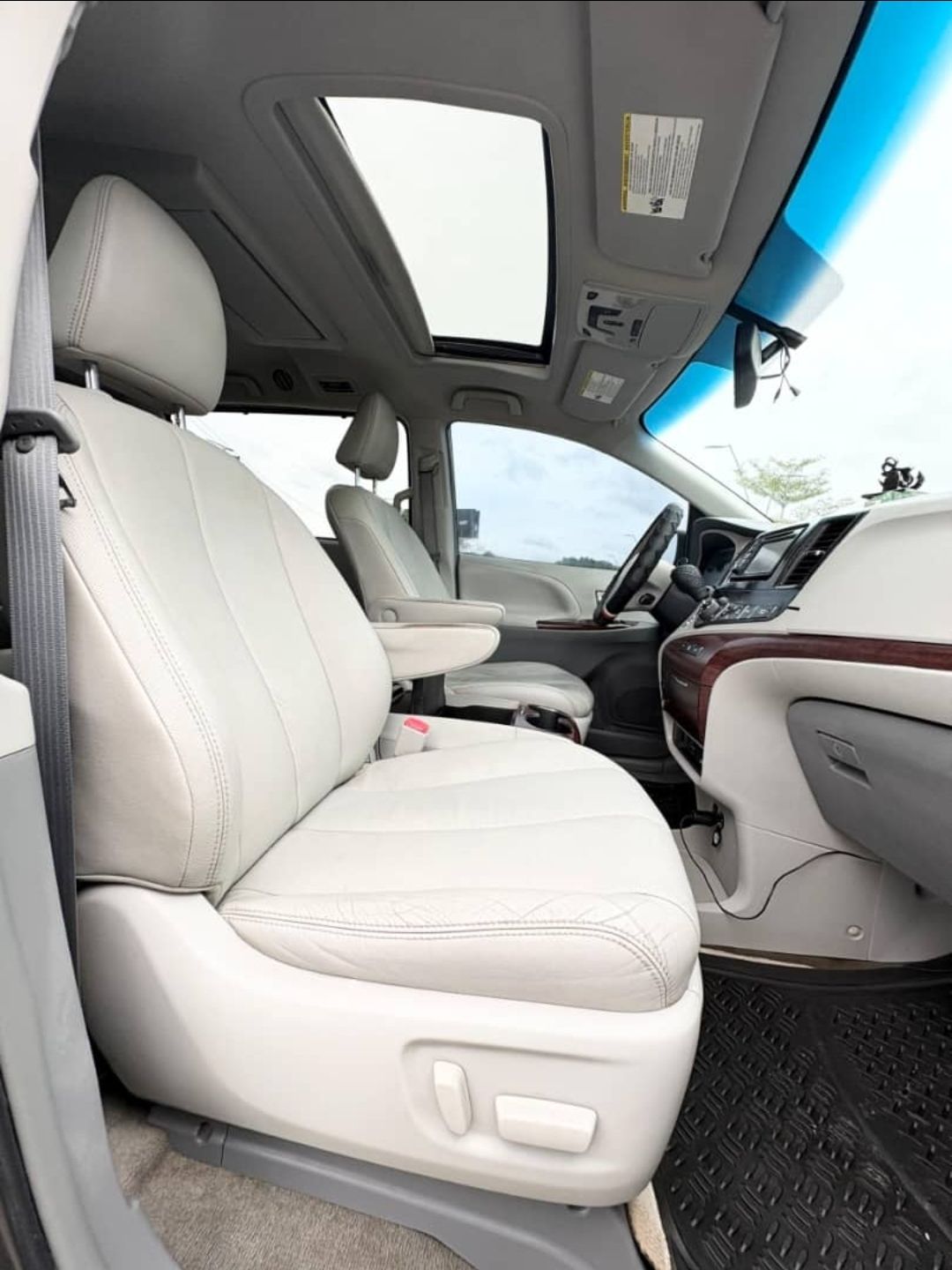 2013 Toyota Seinna — photo 4