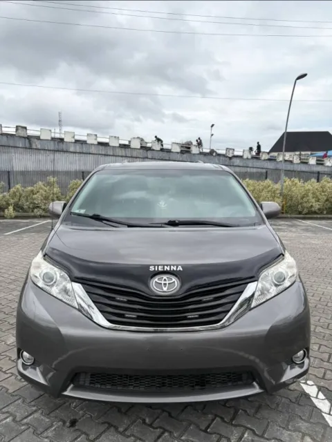 2013 Toyota Seinna
