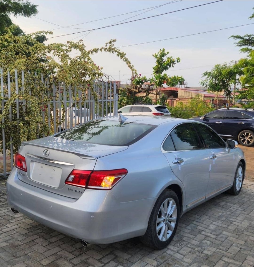 2012 Lexus ES350 — photo 4