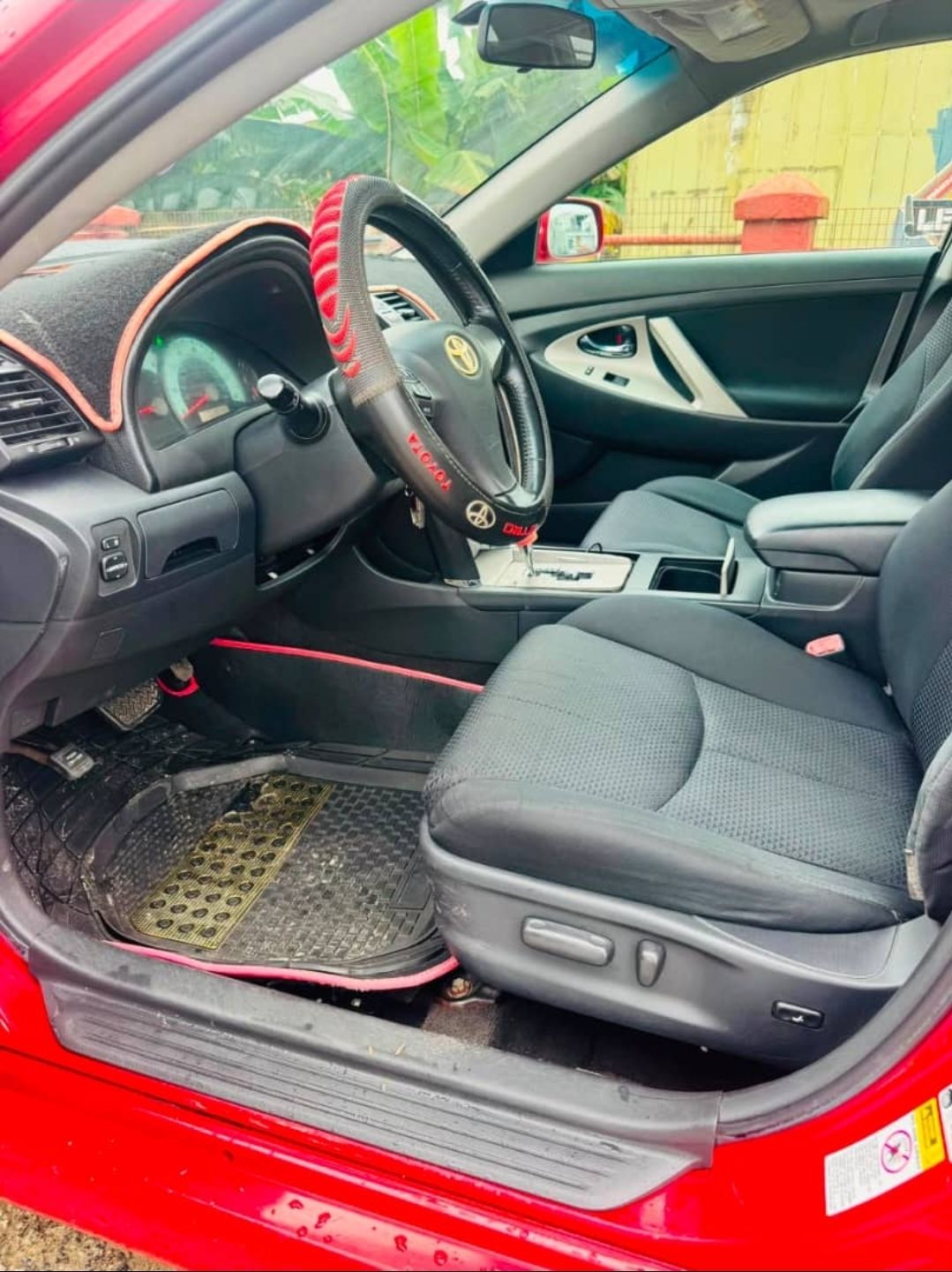 2011 Toyota Camry — photo 4