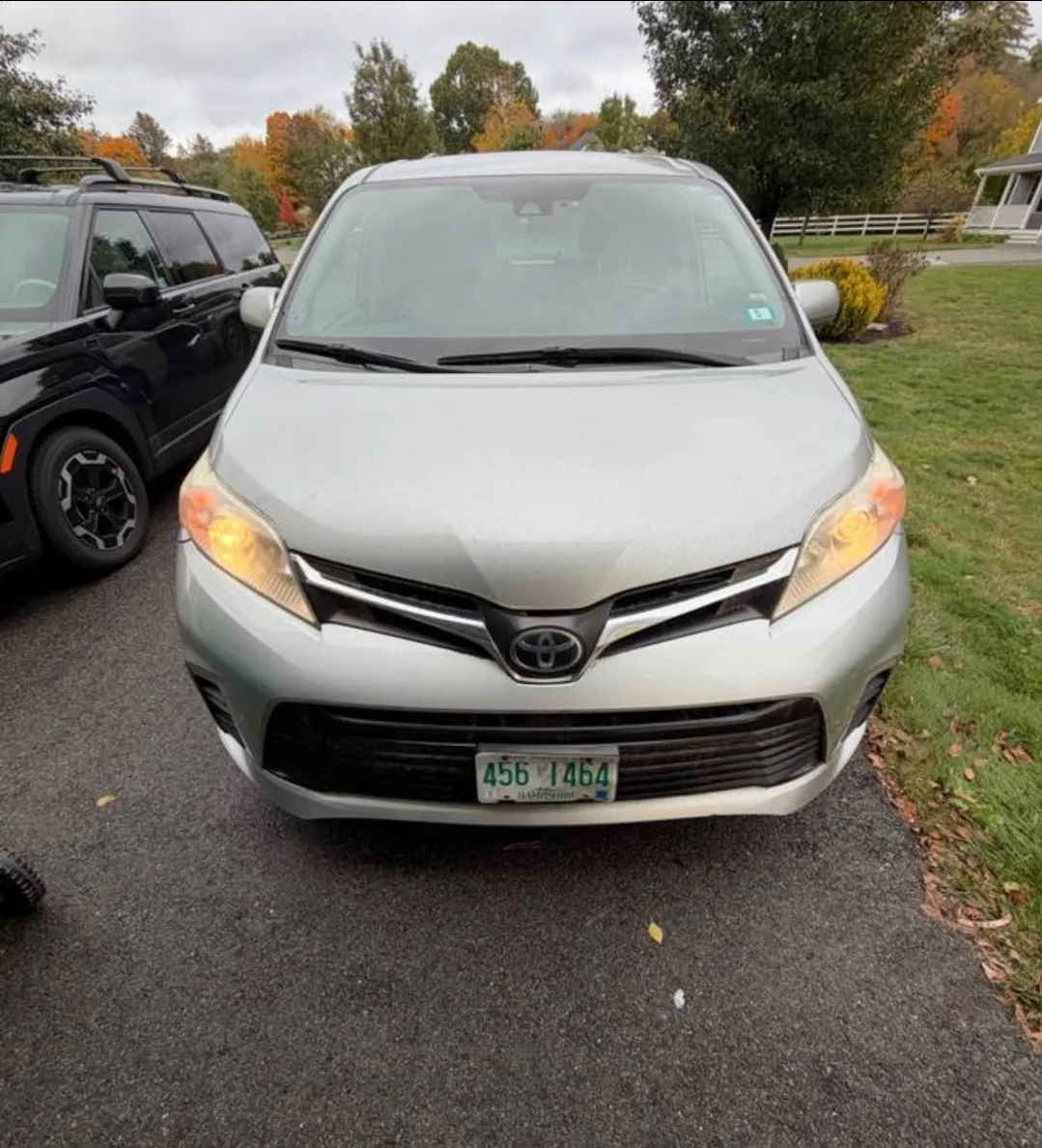 2019 Toyota Sienna LE (Pre-Order)